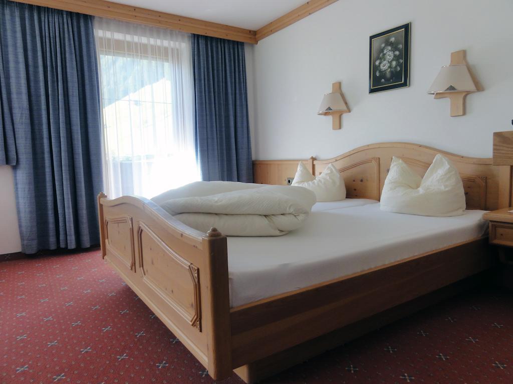טוקס Gaestehaus Alpenland חדר תמונה